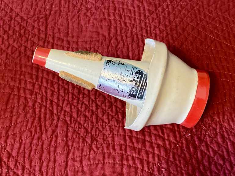 Humes & Berg 102 Stonelined Trumpet Cup Mute